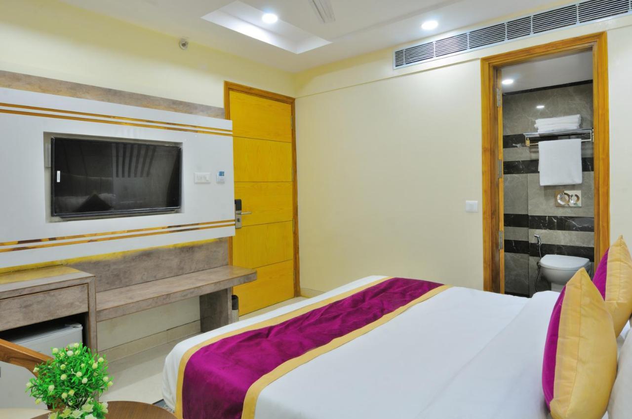 Hotel Worth Newly Bulit - New Delhi Eksteriør billede